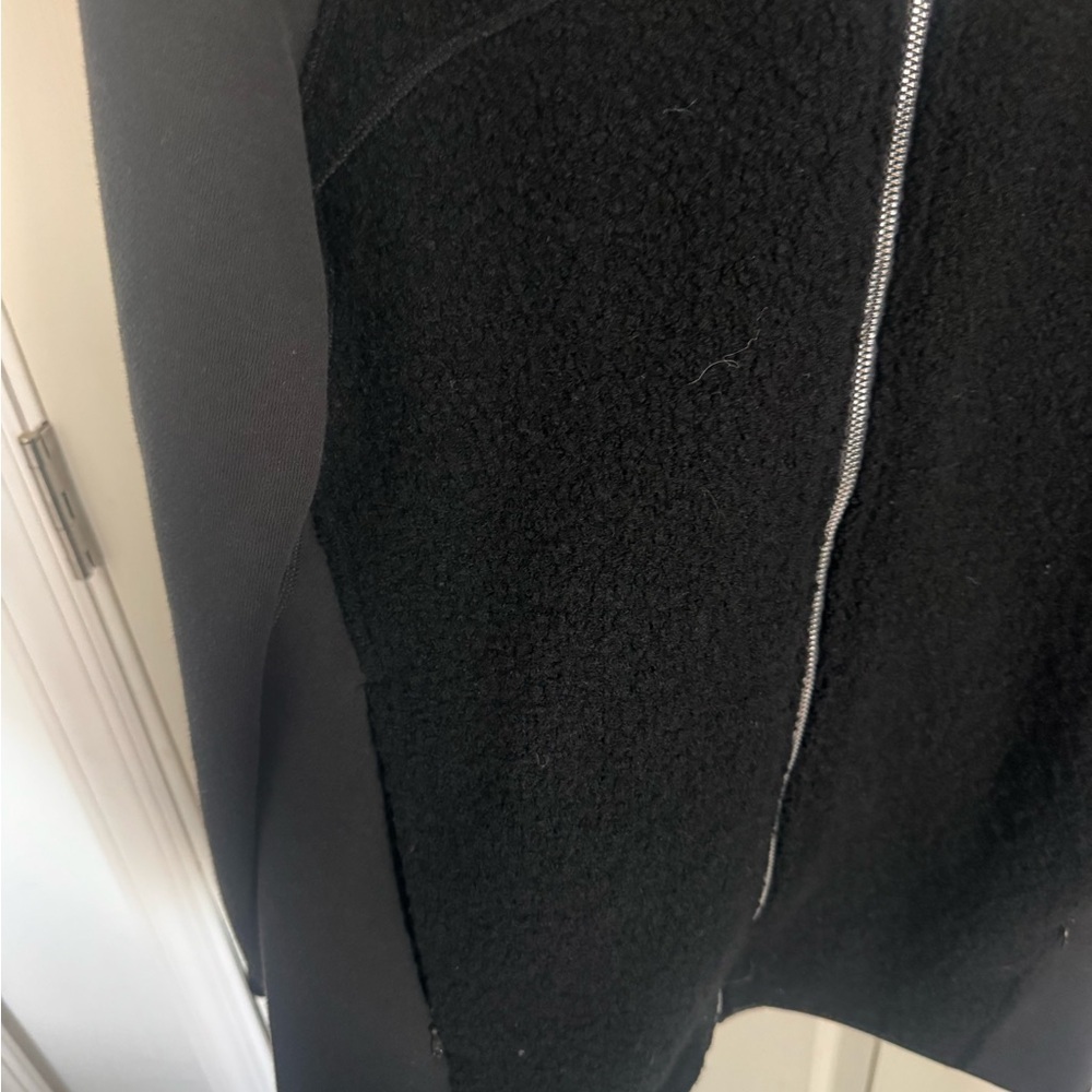 Lululemon Women's Black Stand Out Sherpa Jacket Full Zip Size: 8 - Picture 9 of 16